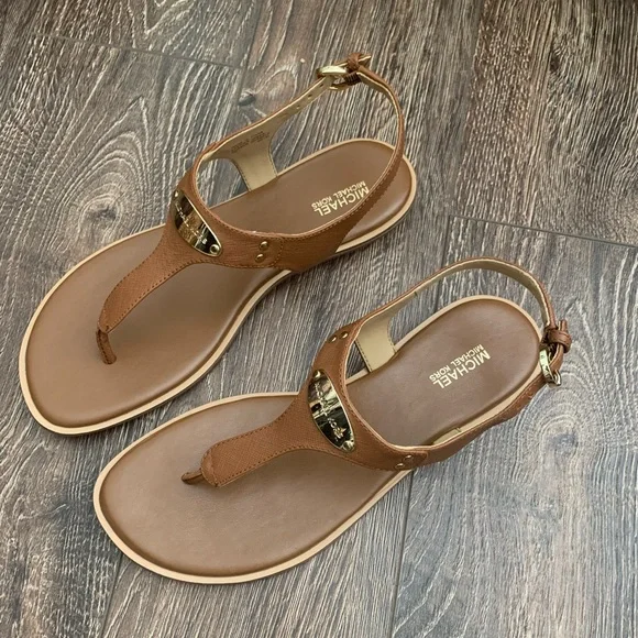 MK Plate Flat Thong Sandals - Picture 4 of 9